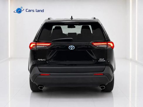 Used 2021 Toyota RAV4 XLE Premium AWD/4WD image 4