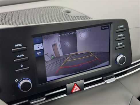 Certified 2025 Hyundai Elantra SE image 21