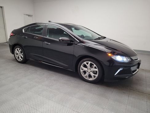 Used 2017 Chevrolet Volt Premier w/ Driver Confidence II Package FWD image 11