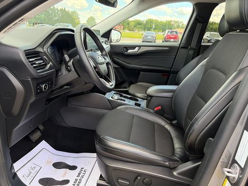 Used 2025 Ford Escape SE FWD image 17