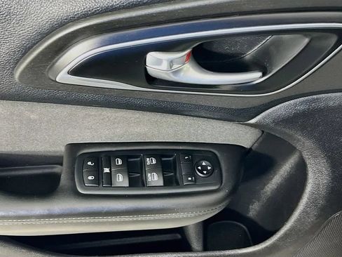 Used 2016 Chrysler 200 Limited FWD image 19