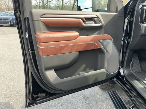 New 2026 GMC Sierra 3500 Denali Ultimate AWD/4WD image 13