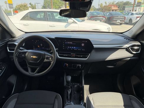 Used 2025 Chevrolet TrailBlazer LT FWD image 32