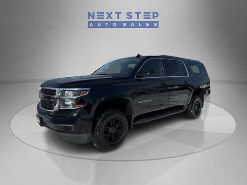 Used 2017 Chevrolet Suburban LT image 3