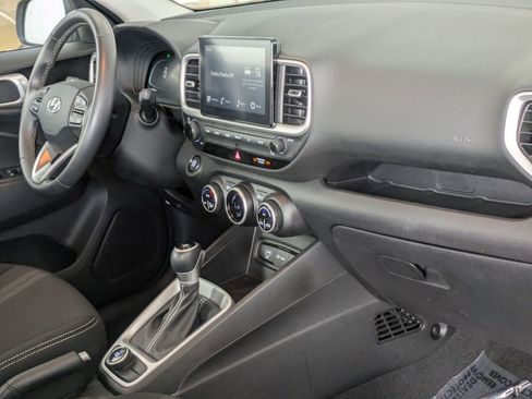 Used 2025 Hyundai Venue SEL FWD image 31