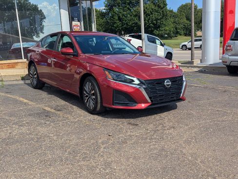 Used 2023 Nissan Altima 2.5 SV AWD/4WD image 13