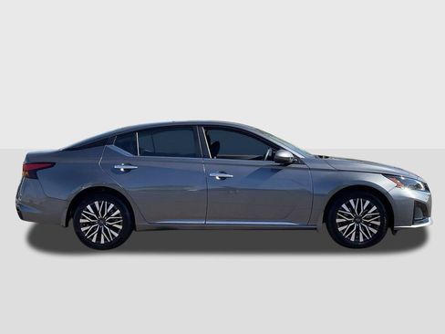 New 2026 Nissan Altima 2.5 SV FWD image 6
