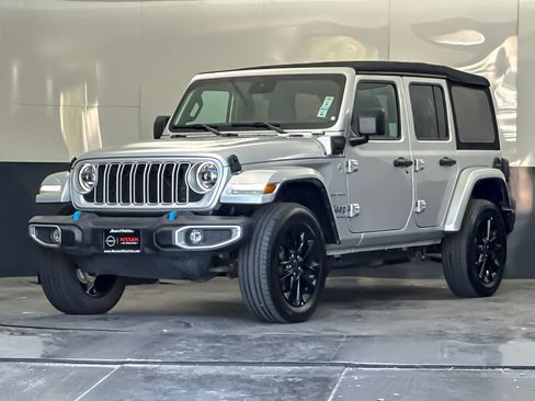 Used 2024 Jeep Wrangler Unlimited Sahara AWD/4WD image 7