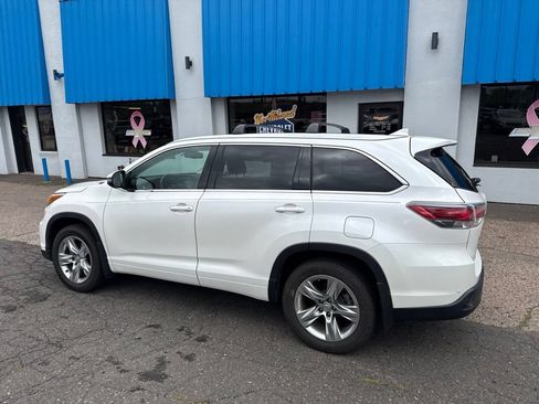 Used 2015 Toyota Highlander Limited w/ Driver Technology Package AWD/4WD image 18