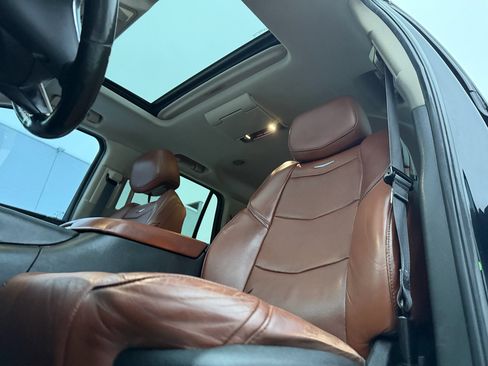 Used 2015 Cadillac Escalade Luxury image 13