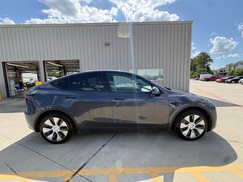Used 2023 Tesla Model Y 2WD image 7