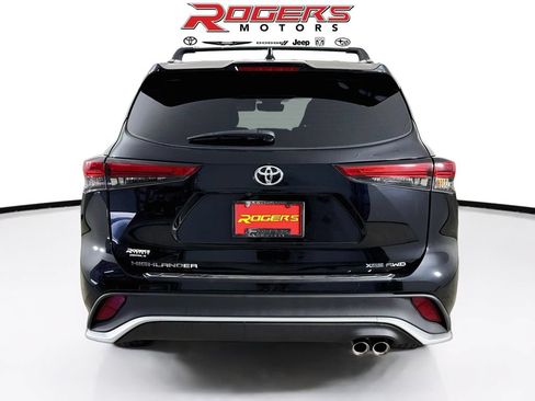 Used 2022 Toyota Highlander XSE AWD/4WD image 12