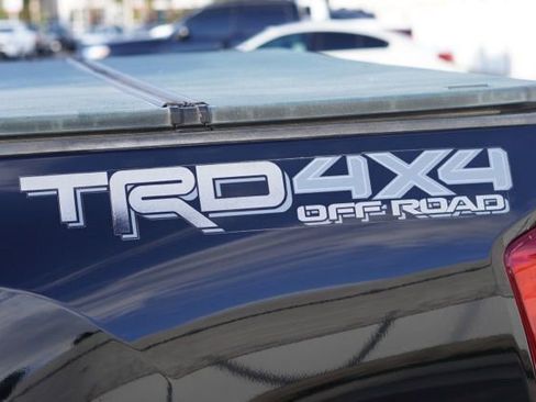 Used 2017 Toyota Tacoma TRD Off-Road image 12