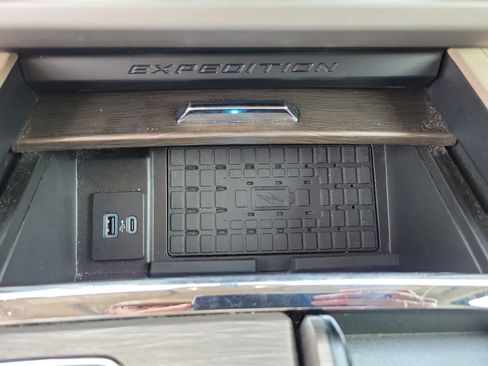Used 2024 Ford Expedition Max Limited AWD/4WD image 19