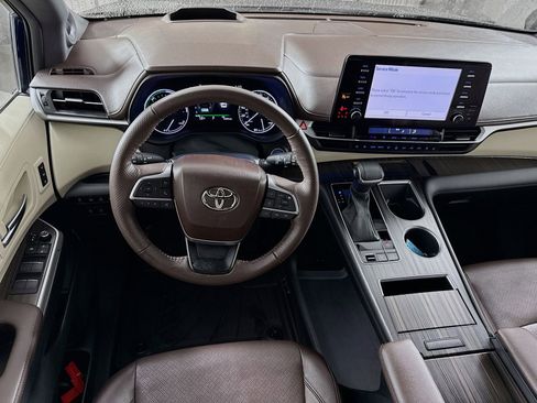 Certified 2023 Toyota Sienna Platinum AWD/4WD image 17