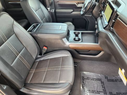 Certified 2024 Chevrolet Silverado 2500 High Country w/ High Country Premium Package AWD/4WD image 15