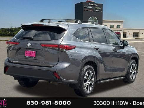 Used 2023 Toyota Highlander XLE FWD image 7