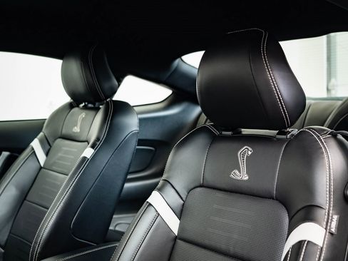 Used 2022 Ford Mustang Shelby GT500 w/ Technology Package image 19