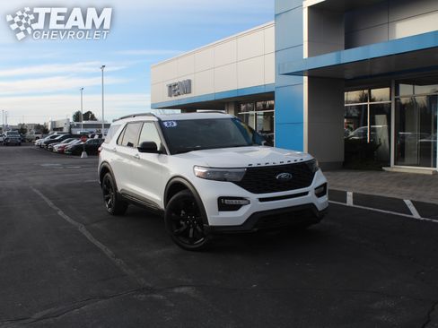 Used 2022 Ford Explorer ST-Line w/ Class IV Trailer Tow Package image 2