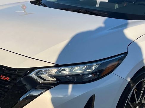Used 2025 Nissan Sentra SR w/ SR Premium Package FWD image 9