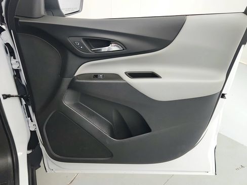 Used 2023 Chevrolet Equinox RS FWD image 28