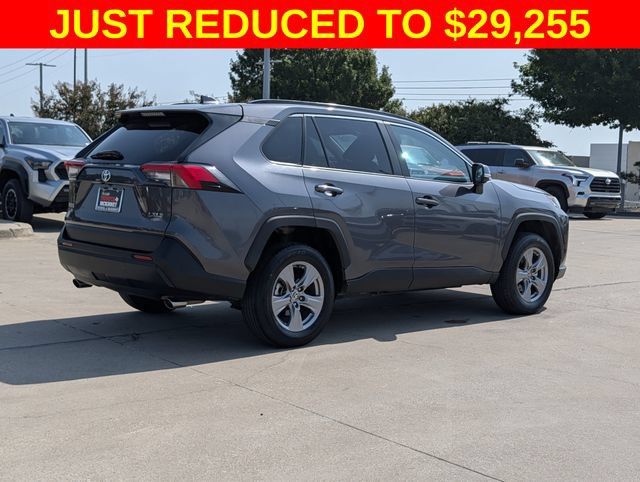 Used 2025 Toyota RAV4 XLE FWD image 5
