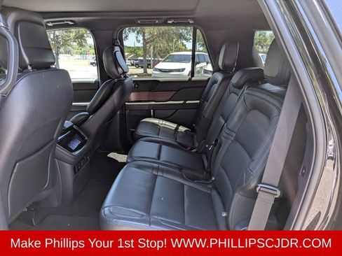 Used 2024 Lincoln Navigator Premiere AWD/4WD image 13