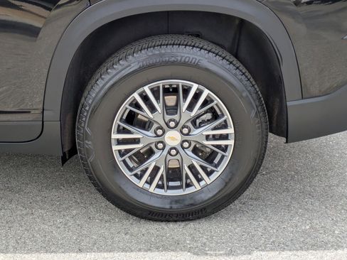 Used 2025 Chevrolet Traverse LT image 9