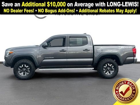 Used 2017 Toyota Tacoma TRD Off-Road image 2