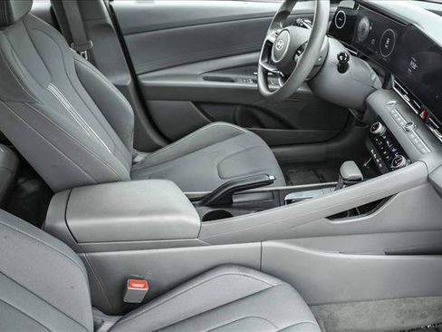 Used 2024 Hyundai Elantra SEL FWD image 27