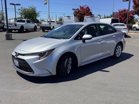 Used 2023 Toyota Corolla LE image 5