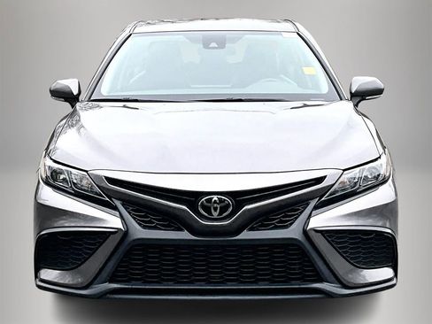 Used 2023 Toyota Camry SE image 3