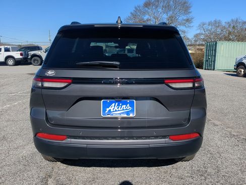 New 2026 Jeep Grand Cherokee Altitude image 4