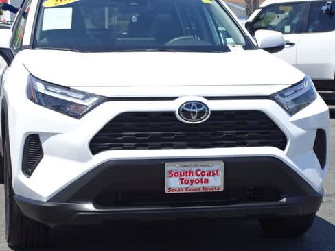 Used 2025 Toyota RAV4 XLE w/ Convenience Package FWD image 4