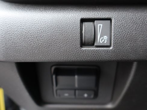 Used 2024 Chevrolet Colorado Trail Boss w/ Technology Package AWD/4WD image 19