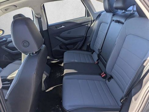 Certified 2025 Volkswagen Jetta SE w/ Sunroof Package image 18