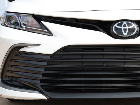 Used 2024 Toyota Camry LE image 9