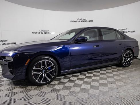 Used 2025 BMW 760i xDrive w/ Executive Package AWD/4WD image 9