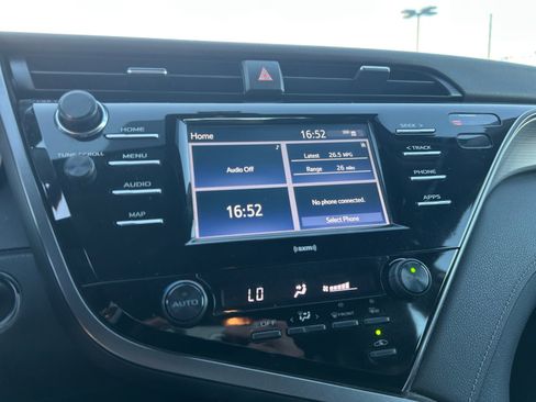 Used 2020 Toyota Camry SE w/ Cold Weather Package image 21