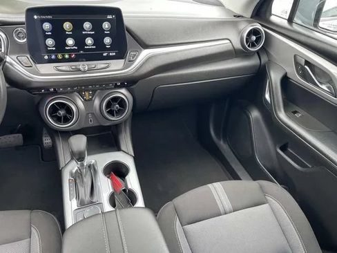 Used 2025 Chevrolet Blazer LT FWD image 16