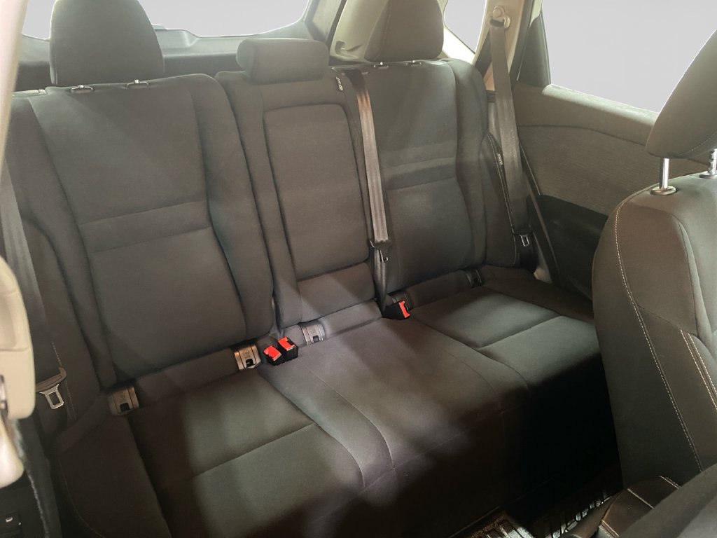 Used 2023 Nissan Rogue S AWD/4WD image 13