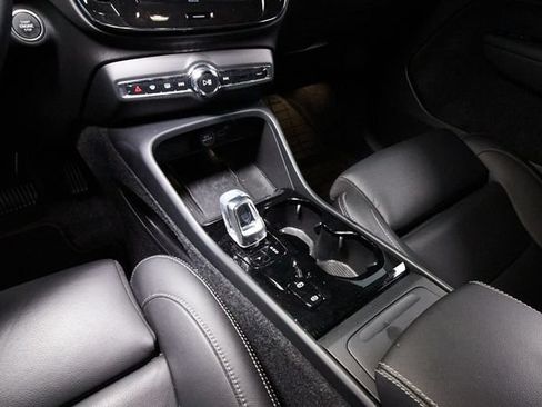 Certified 2026 Volvo XC40 B5 Plus AWD/4WD image 10