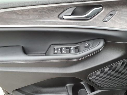 New 2025 Jeep Grand Cherokee Limited image 17