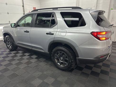 Used 2025 Honda Pilot TrailSport image 7