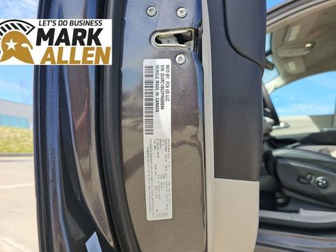 Used 2023 Chrysler Pacifica Touring-L image 33