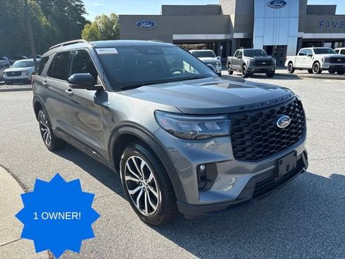 Used 2025 Ford Explorer ST-Line AWD/4WD image 2