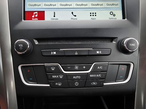 Used 2017 Ford Fusion SE w/ Fusion SE Technology Package FWD image 34