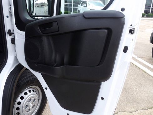 Used 2025 RAM ProMaster 2500 w/ U-Haul Equipment Group FWD image 19