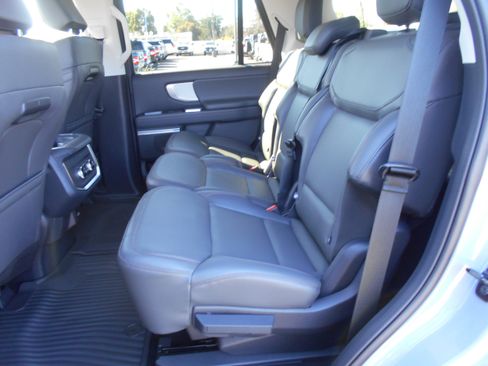 Used 2025 Ford Expedition Active image 9