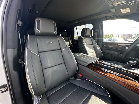 Used 2022 Cadillac Escalade Premium Luxury image 34